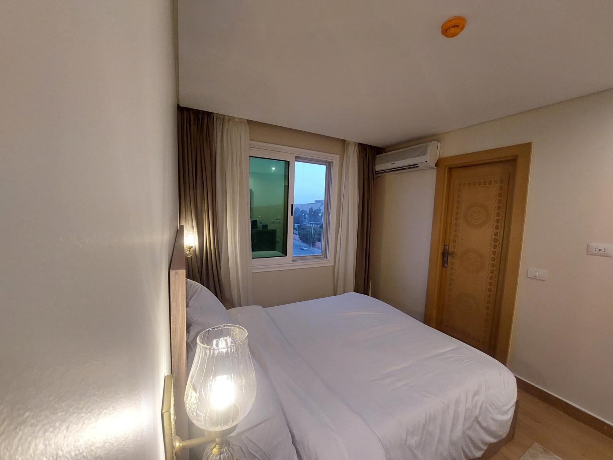 Doudou Pyramids View Hotel Kafret el-Gabal Kültér fotó