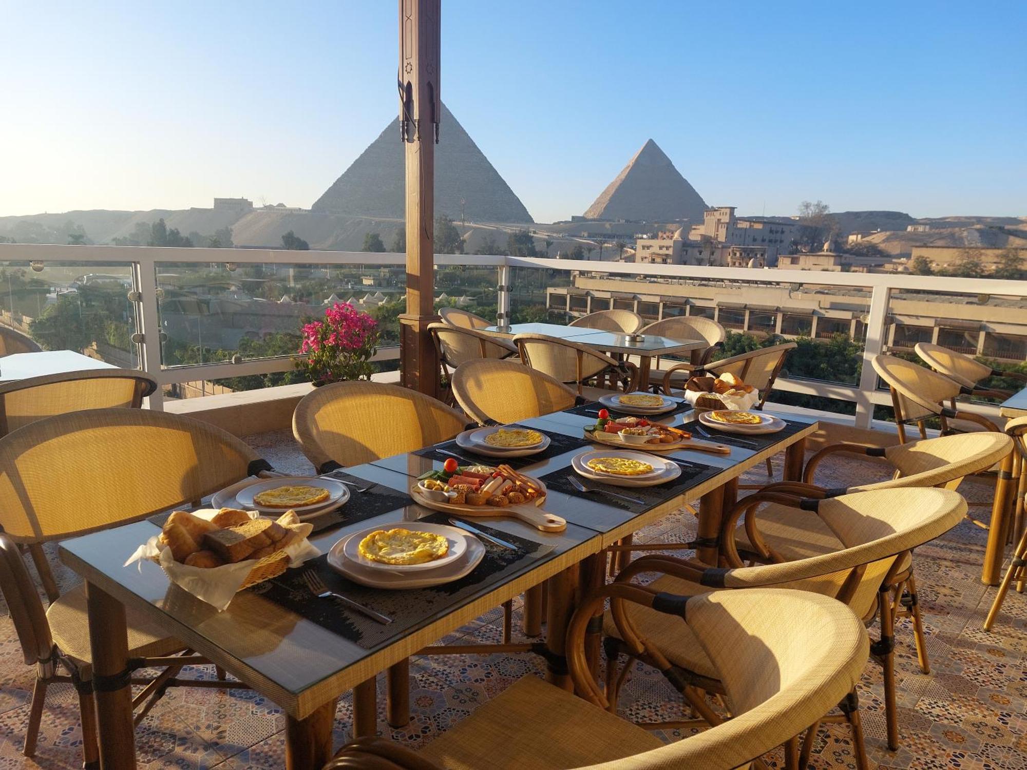 Doudou Pyramids View Hotel Kafret el-Gabal Kültér fotó