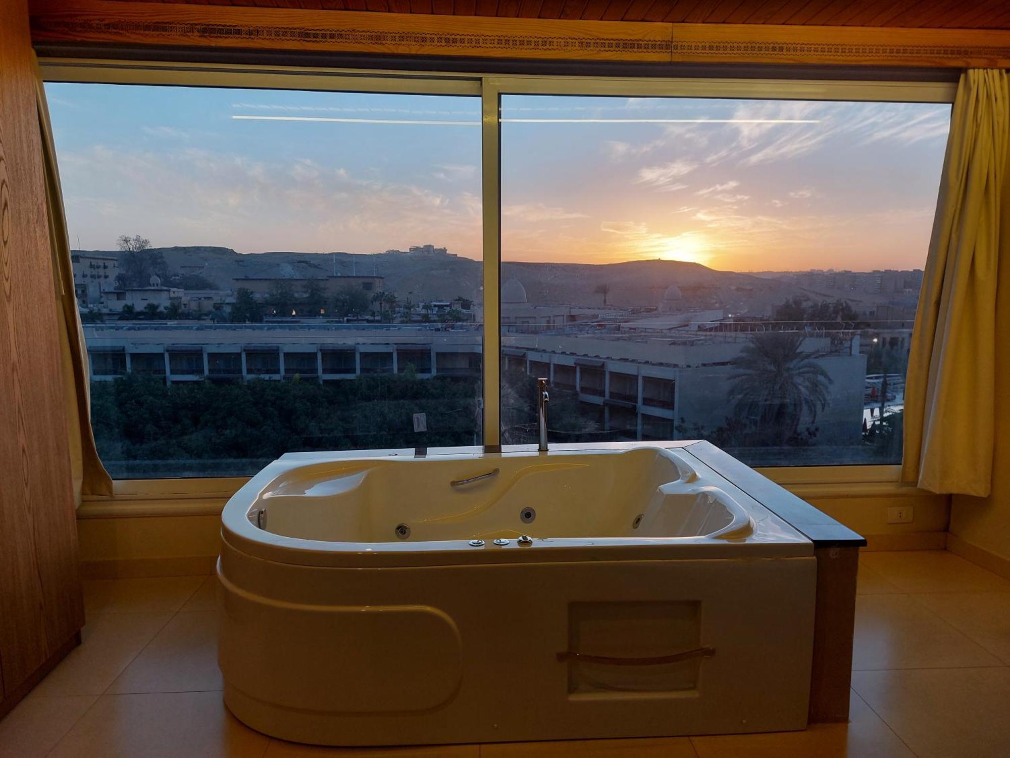 Doudou Pyramids View Hotel Kafret el-Gabal Kültér fotó