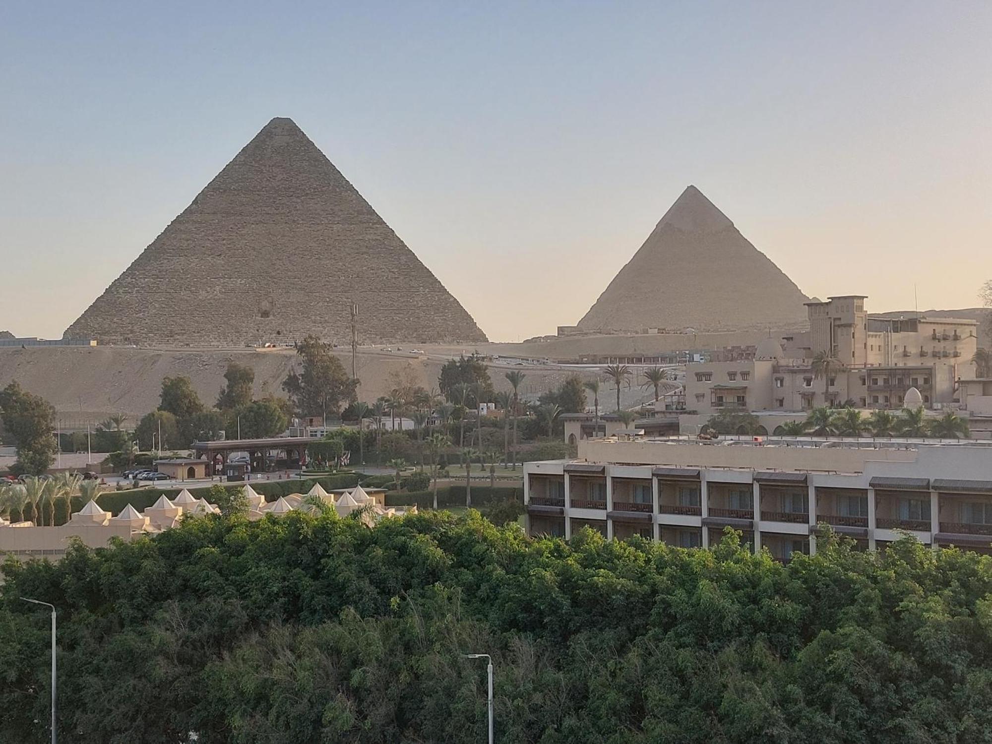 Doudou Pyramids View Hotel Kafret el-Gabal Kültér fotó