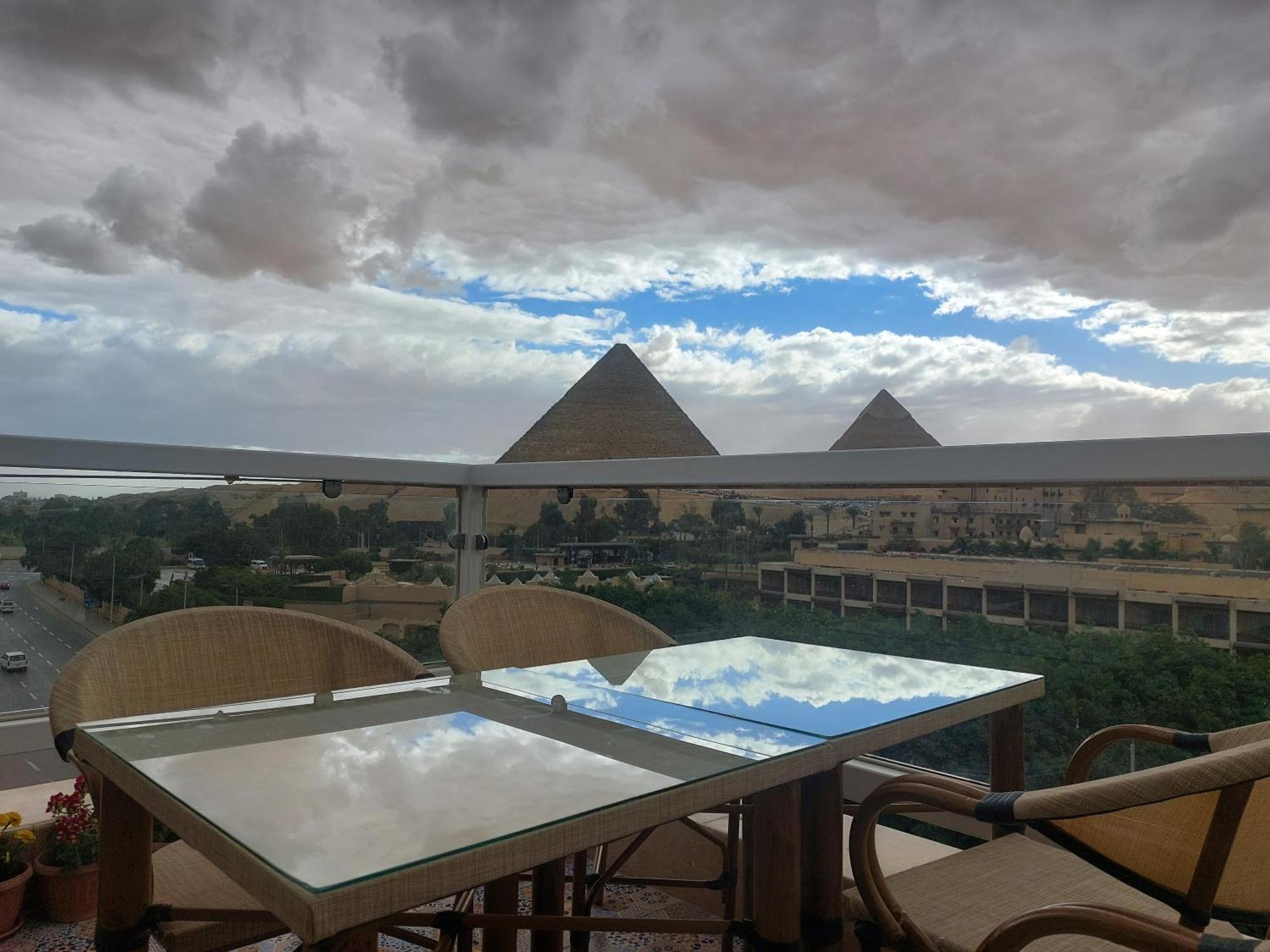 Doudou Pyramids View Hotel Kafret el-Gabal Kültér fotó