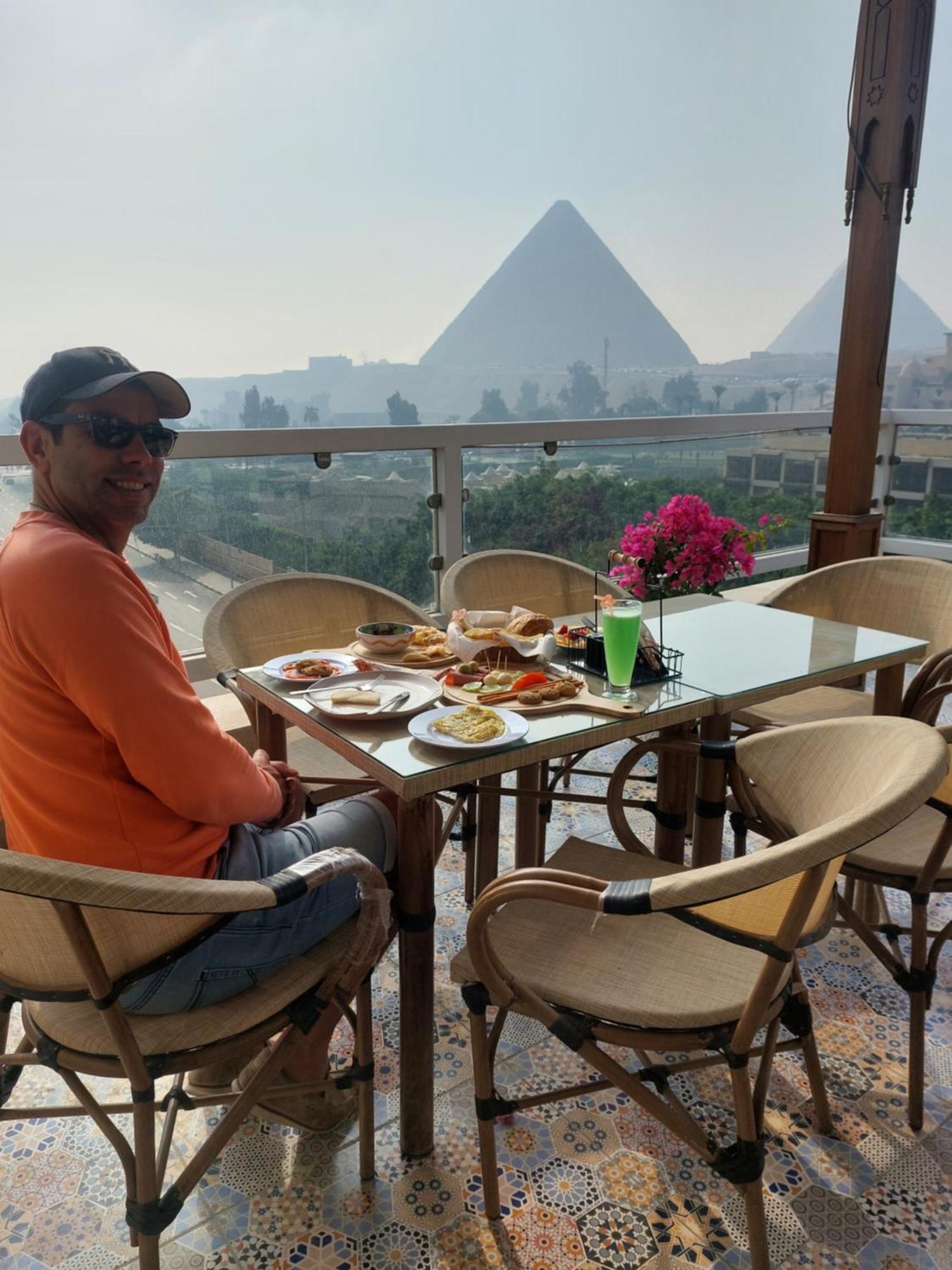 Doudou Pyramids View Hotel Kafret el-Gabal Kültér fotó