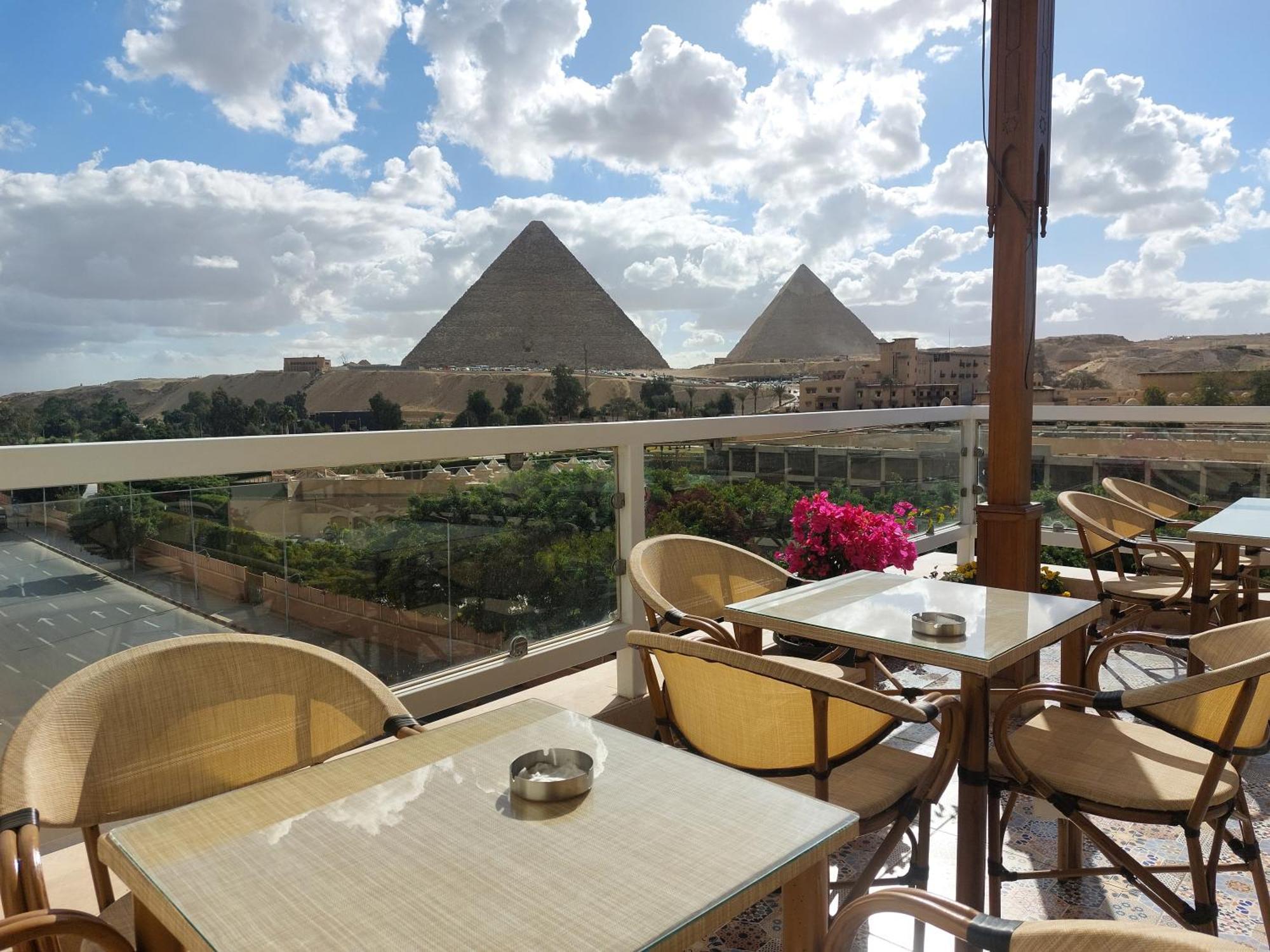 Doudou Pyramids View Hotel Kafret el-Gabal Kültér fotó