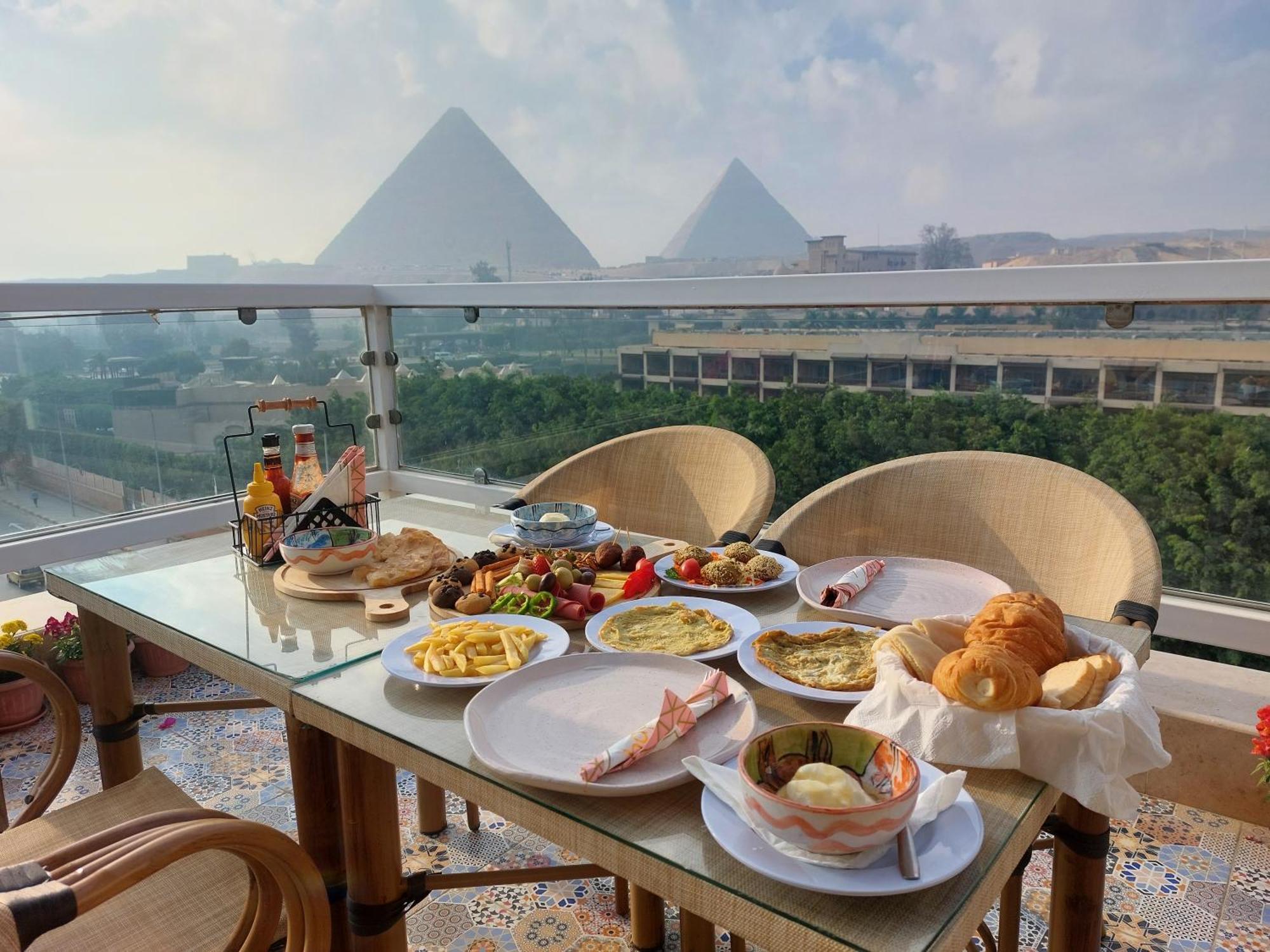 Doudou Pyramids View Hotel Kafret el-Gabal Kültér fotó