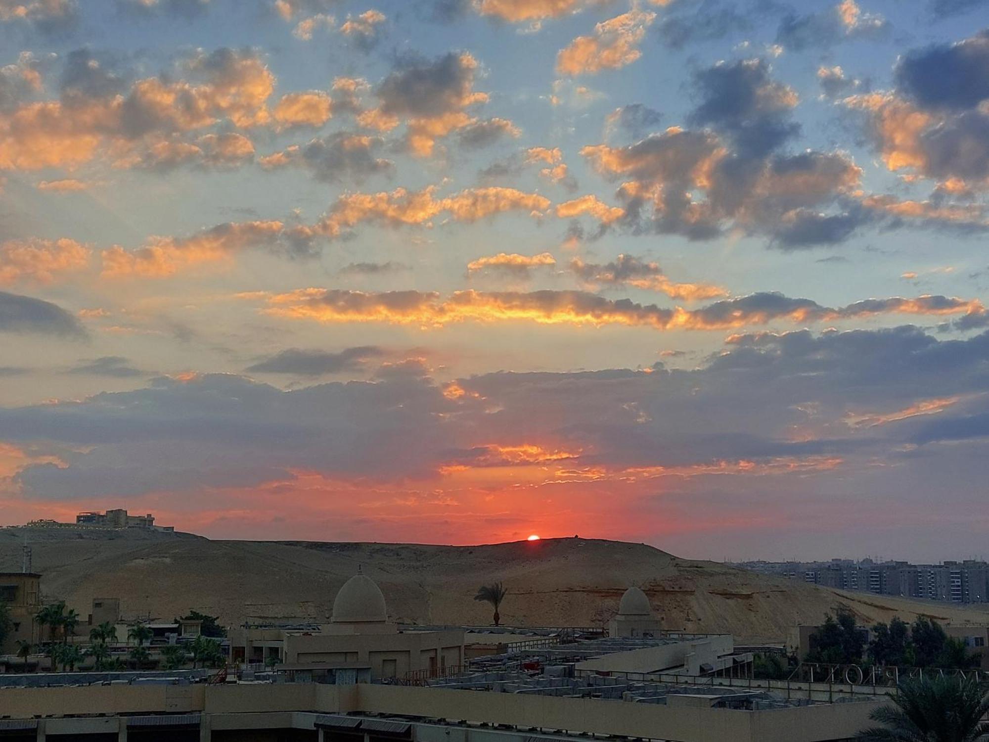 Doudou Pyramids View Hotel Kafret el-Gabal Kültér fotó