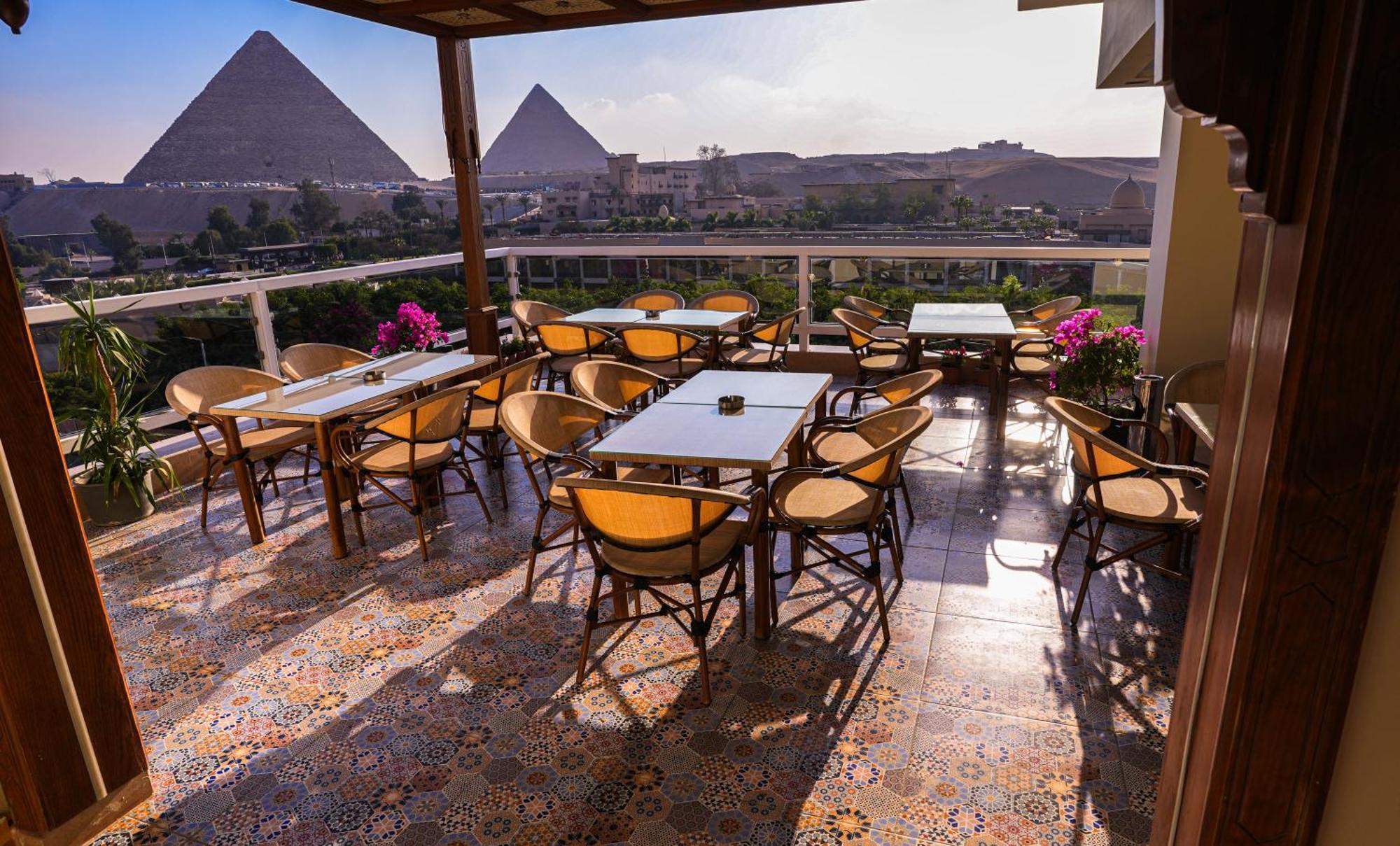 Doudou Pyramids View Hotel Kafret el-Gabal Kültér fotó