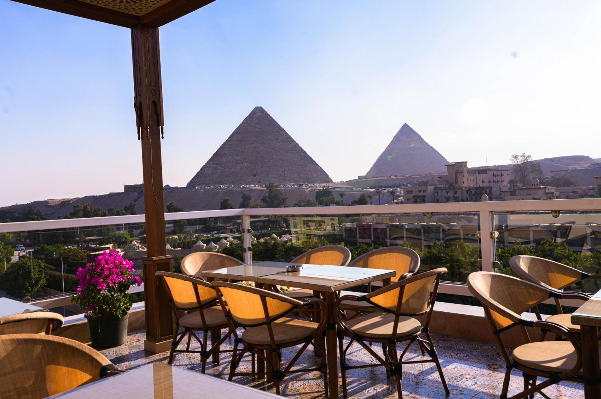 Doudou Pyramids View Hotel Kafret el-Gabal Kültér fotó