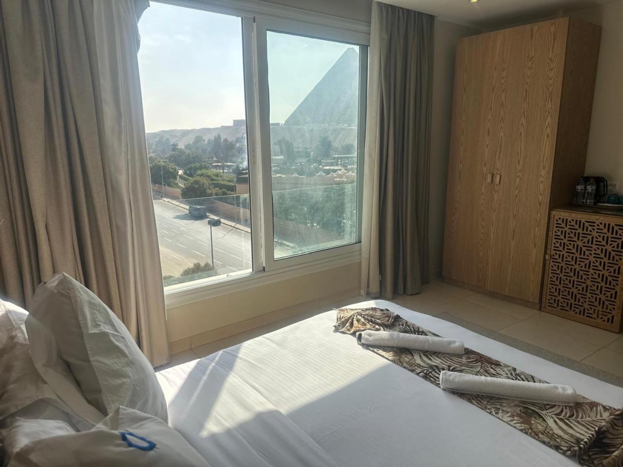 Doudou Pyramids View Hotel Kafret el-Gabal Kültér fotó