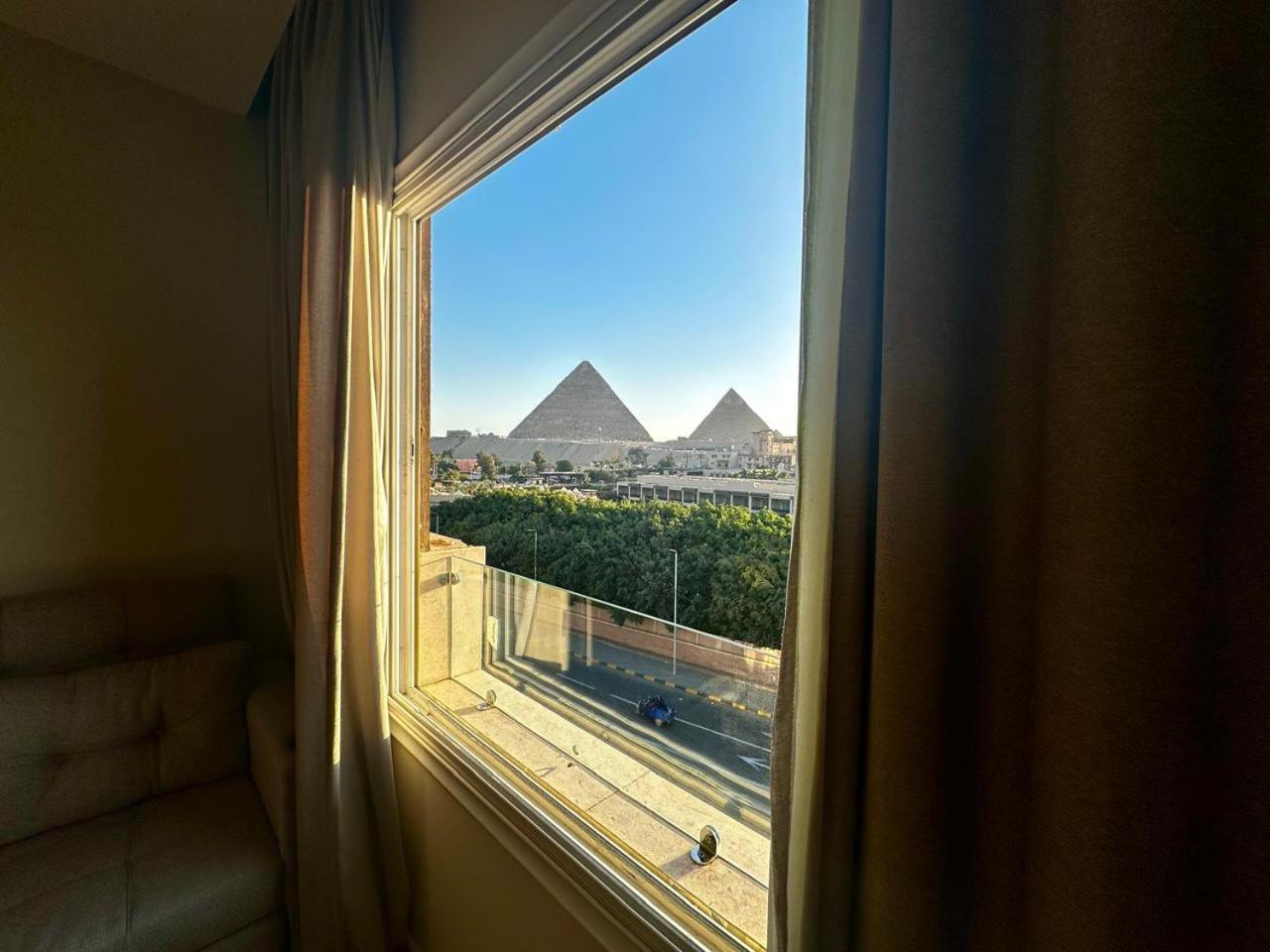Doudou Pyramids View Hotel Kafret el-Gabal Kültér fotó