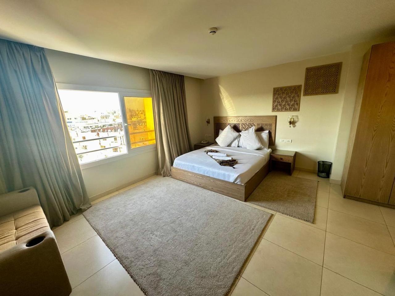 Doudou Pyramids View Hotel Kafret el-Gabal Kültér fotó