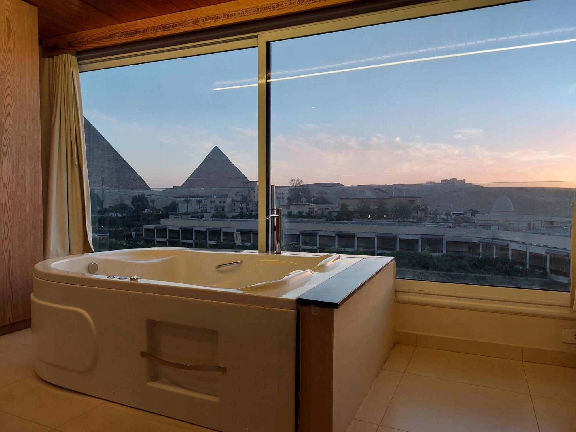 Doudou Pyramids View Hotel Kafret el-Gabal Kültér fotó